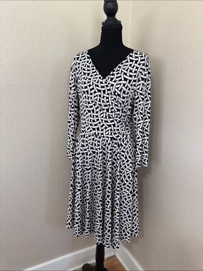 Roz & Ali Black and White Long Sleeve Wrap Dress